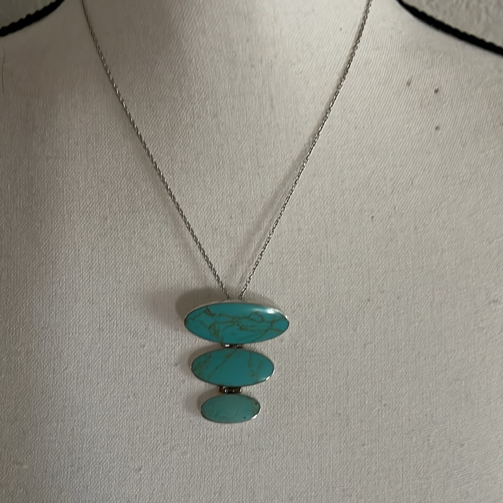 .925 Sterling  Silver & Turquoise drop oval disc necklace!